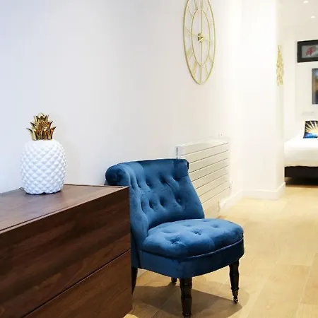 Big Studio Close To Montorgeuil Local Commercial *