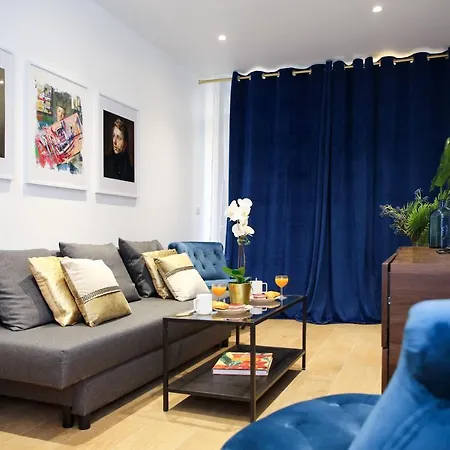 Big Studio Close To Montorgeuil Local Commercial