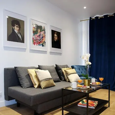 Big Studio Close To Montorgeuil Local Commercial